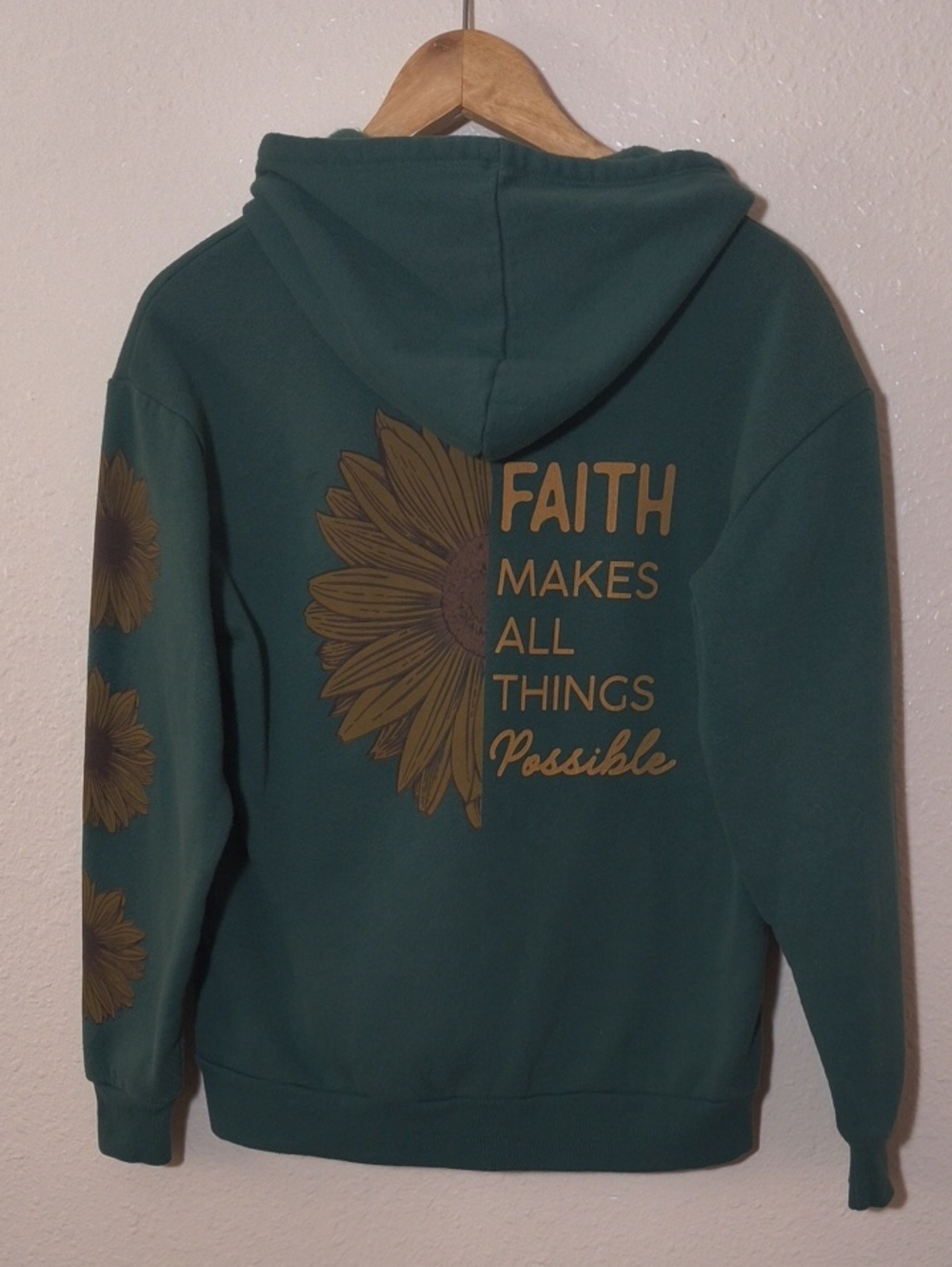 Green Faith Graphic Hoodie 🩷